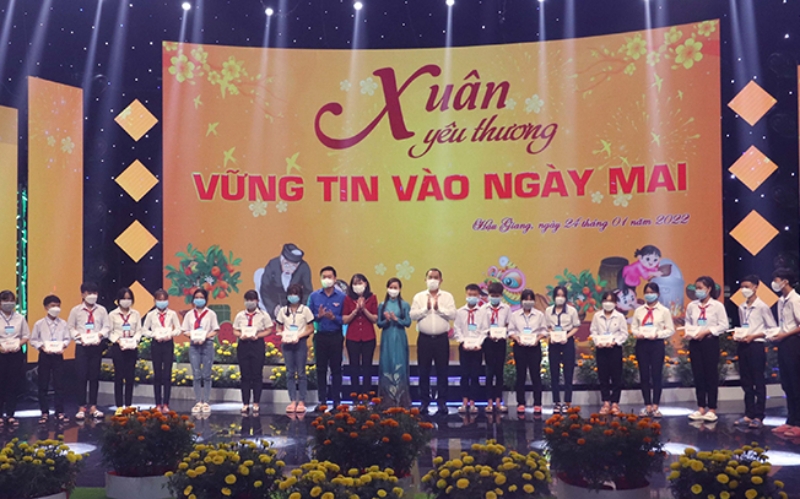 The program “Xuân Yêu Thương” of Hau Giang TV Station